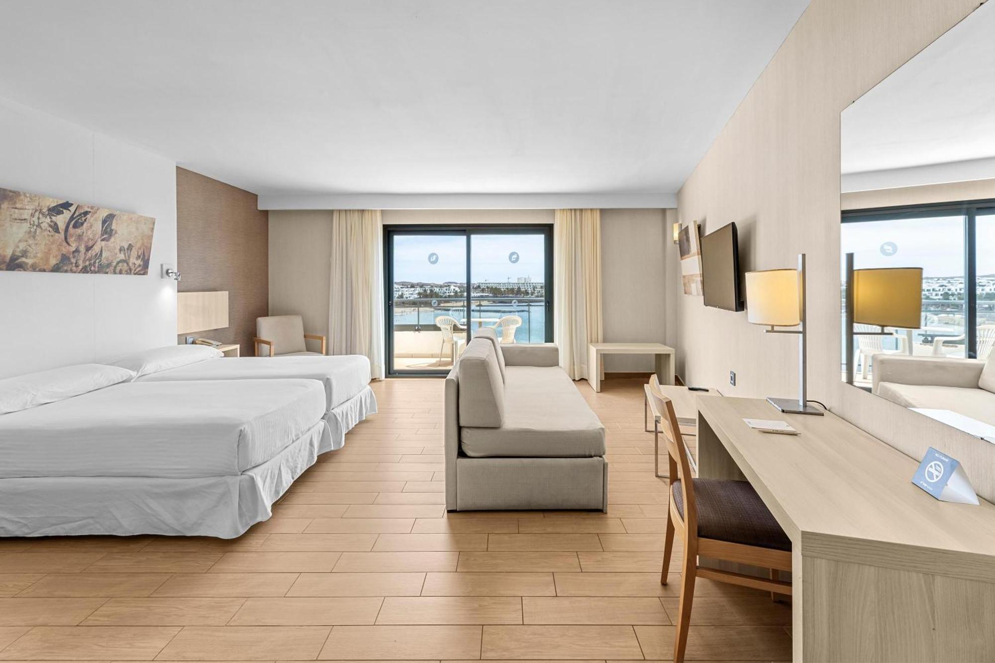 Thb Lanzarote Beach Costa Teguise Luaran gambar