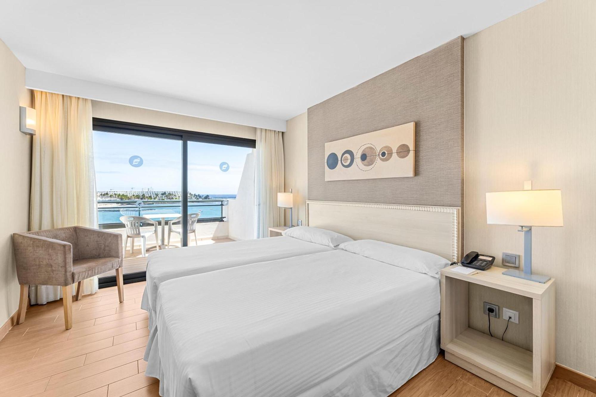 Thb Lanzarote Beach Costa Teguise Luaran gambar