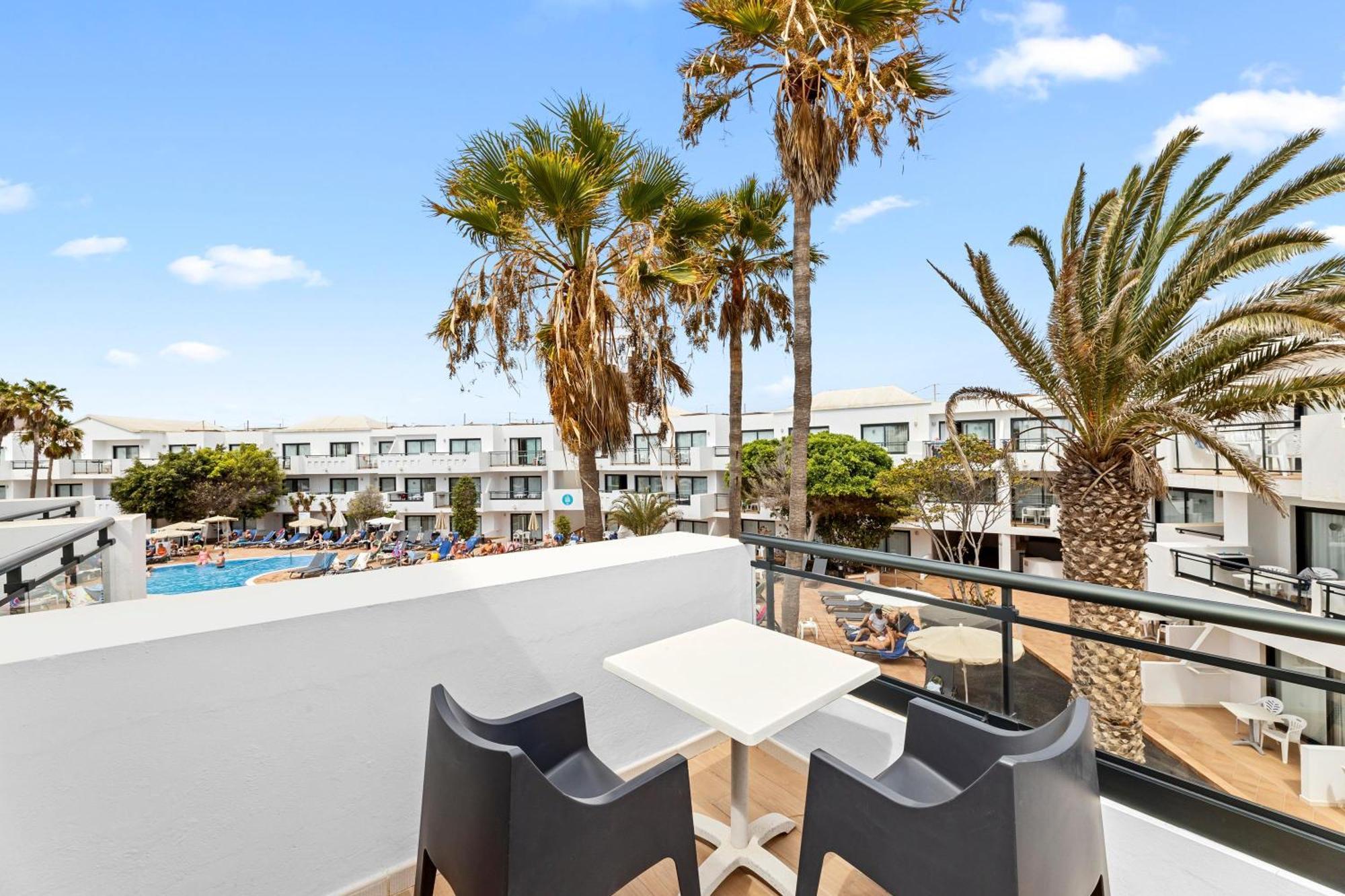 Thb Lanzarote Beach Costa Teguise Luaran gambar